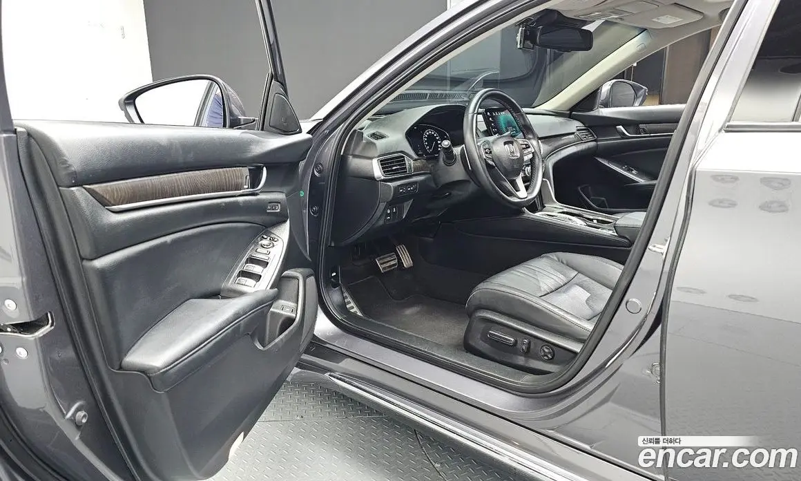 Honda Accord 2018 2.0 автомат (гидро), фото 13