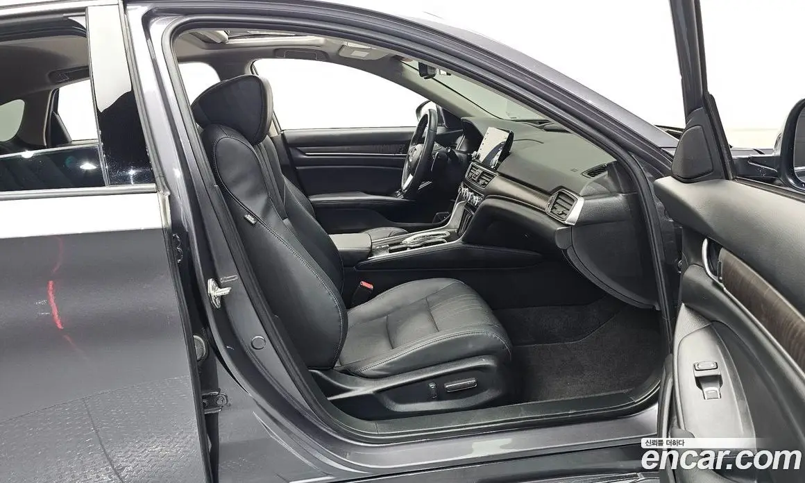 Honda Accord 2018 2.0 автомат (гидро), фото 16
