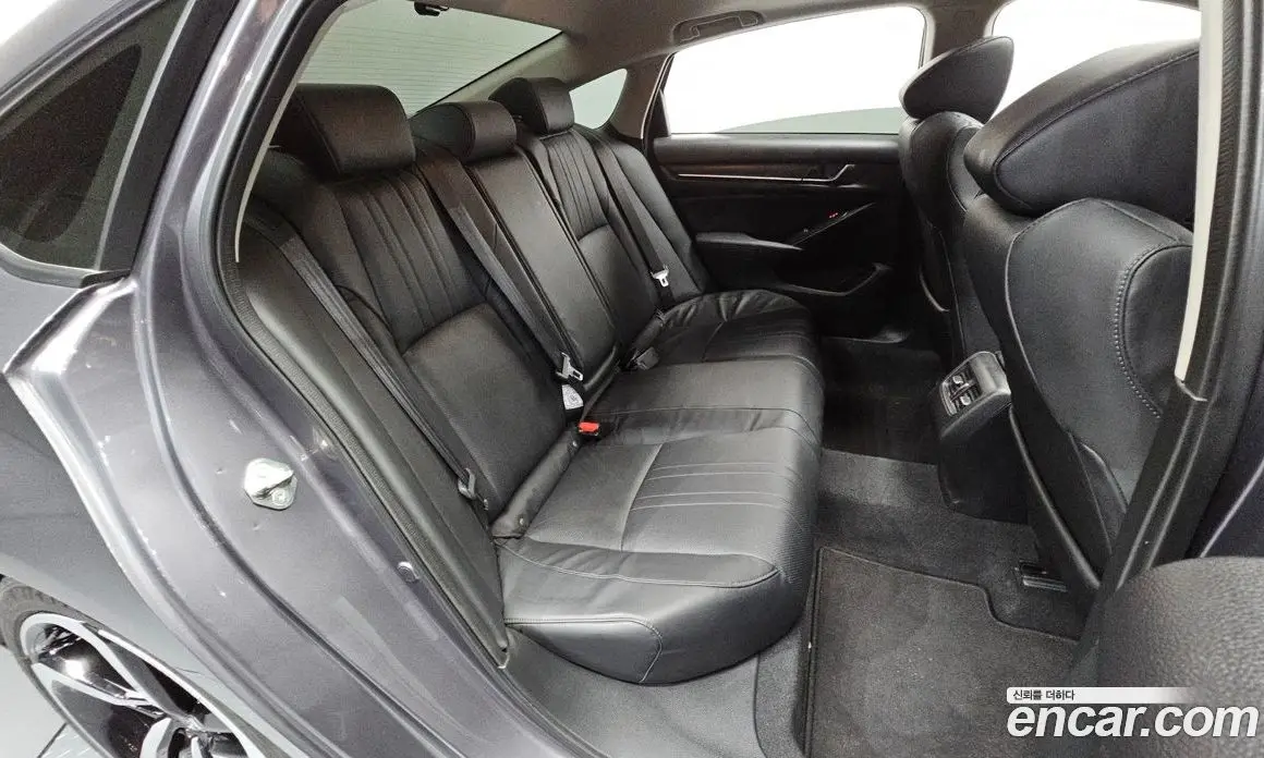Honda Accord 2018 2.0 автомат (гидро), фото 17