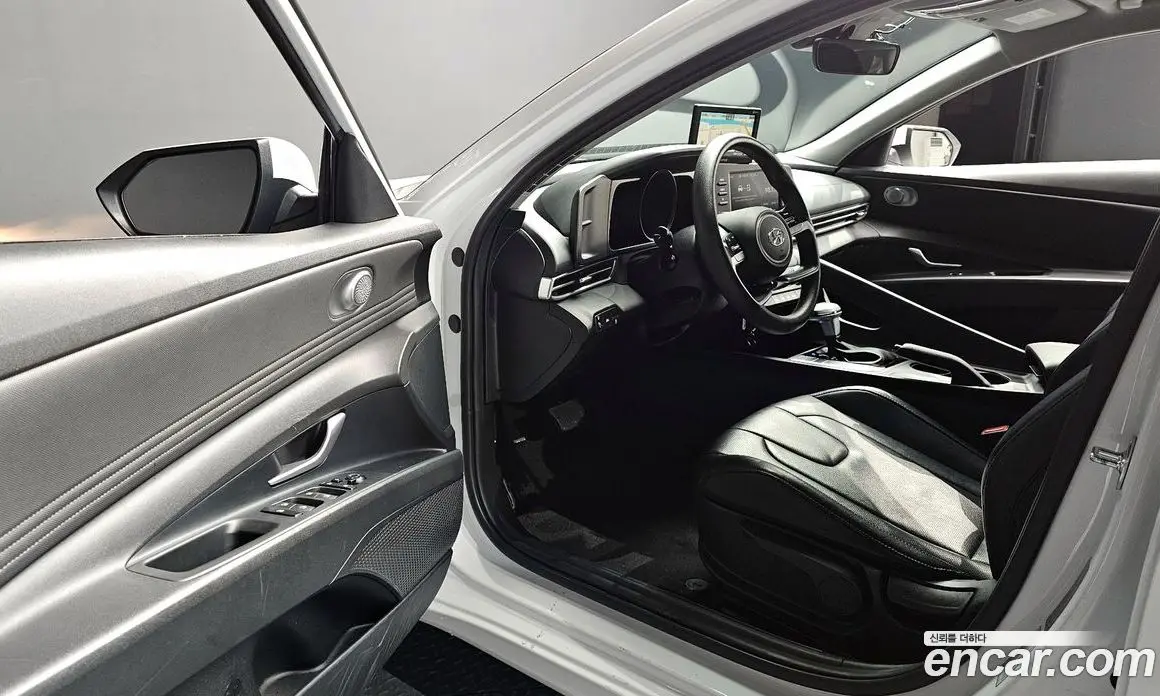 Hyundai Avante 2022 1.6 автомат (гидро), фото 13
