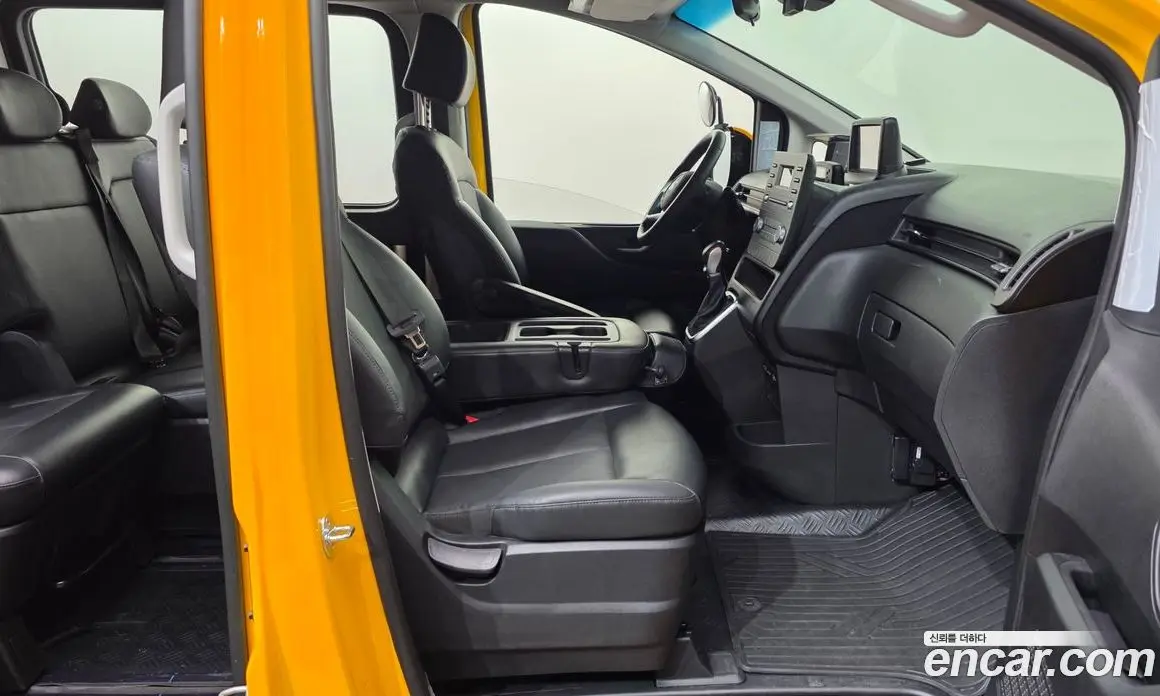 Hyundai Staria 2021 3.5 автомат (гидро), фото 17