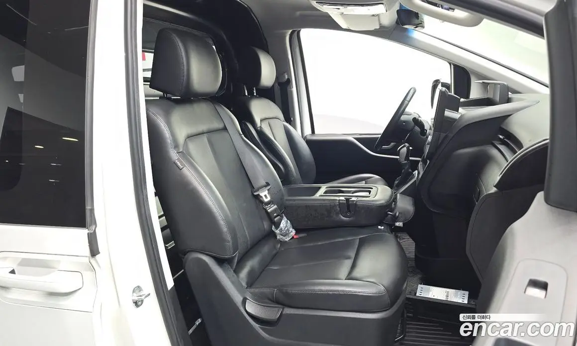 Hyundai Staria 2021 2.2 автомат (гидро), фото 11