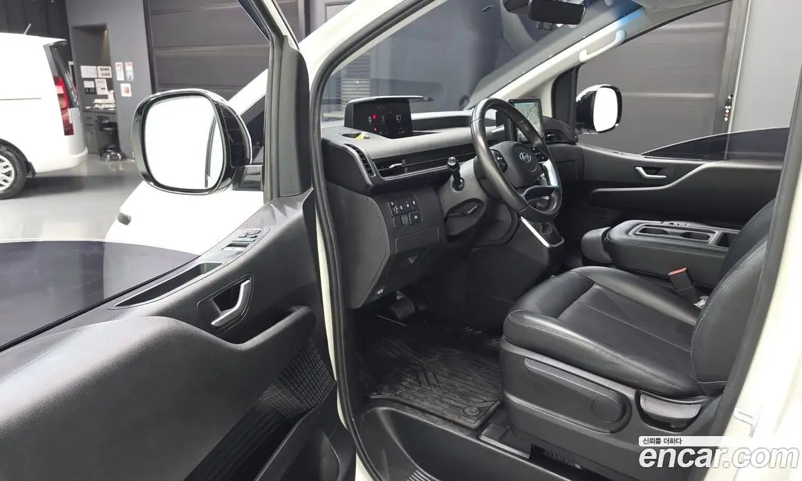 Hyundai Staria 2021 2.2 автомат (гидро), фото 10