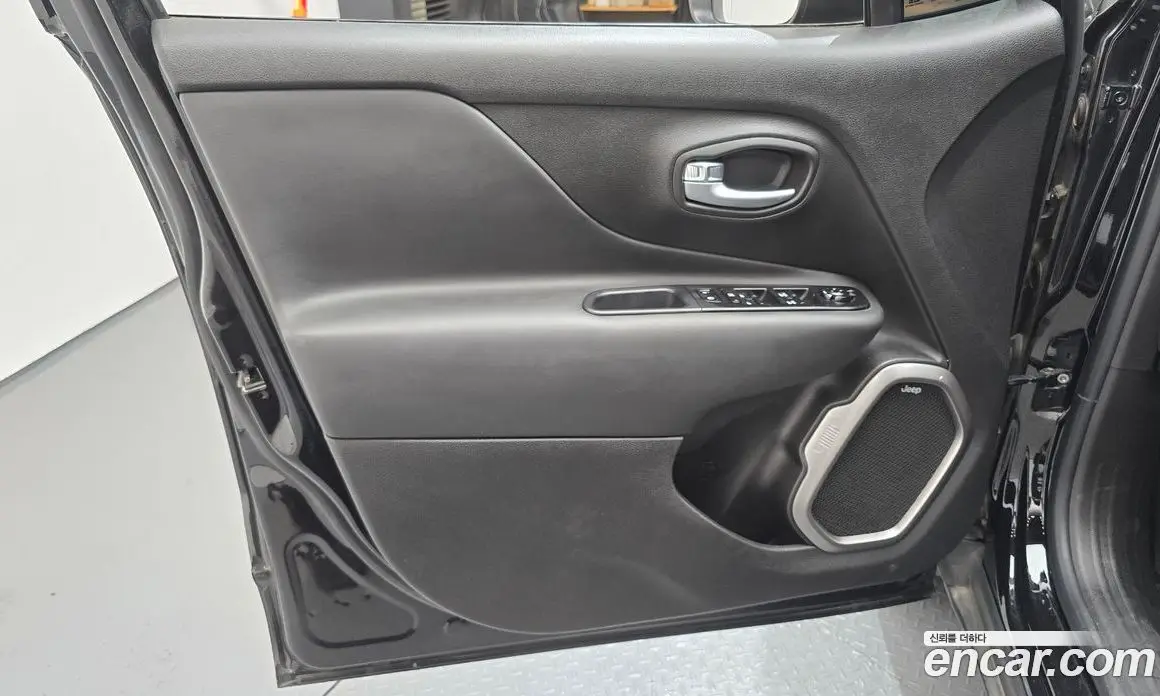 Jeep Renegade 2022 1.3 автомат (гидро), фото 14 Jeep Renegade 2022 1.3 автомат (гидро), фото 14