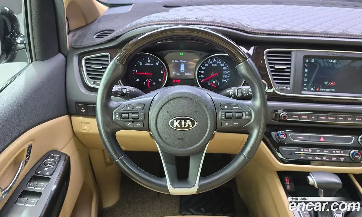 Kia Carnival 2018 2.2 автомат (гидро), фото 19 Kia Carnival 2018 2.2 автомат (гидро), фото 19