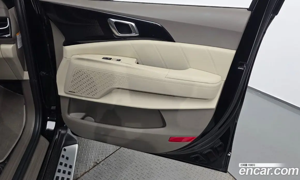 Kia Carnival 2024 1.6 автомат (гидро), фото 15