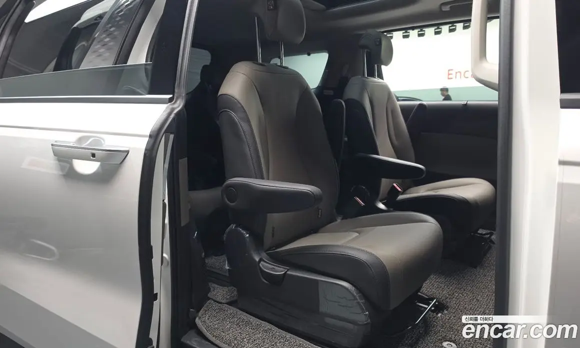 Kia Carnival 2026 1.6 автомат (гидро), фото 18