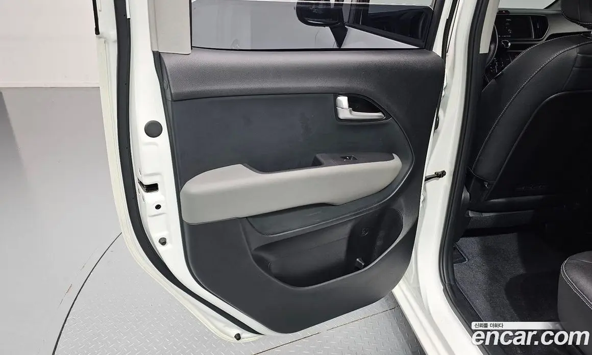 Kia Ray 2023 1.0 автомат (гидро), фото 15