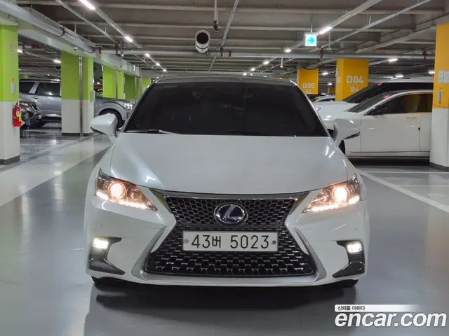 Lexus CT200h 2017 1.8 автомат (гидро), миниатюра 2
