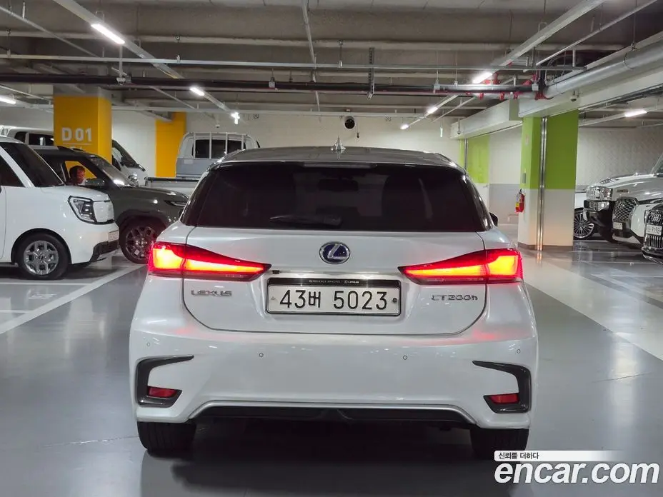 Lexus CT200h 2017 1.8 автомат (гидро), фото 3