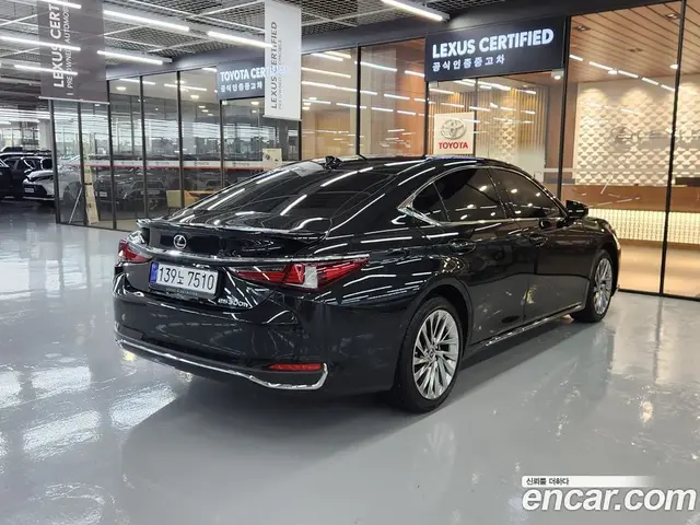 Lexus ES 2026 2.5 автомат (вариатор), миниатюра 2 Lexus ES 2026 2.5 автомат (вариатор), миниатюра 2