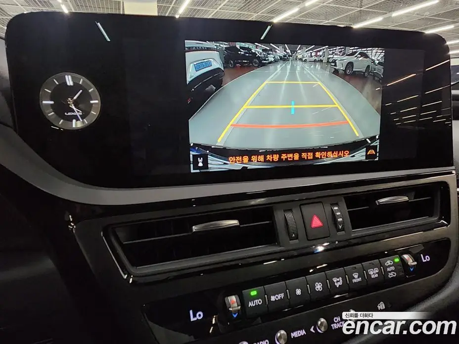 Lexus ES 2026 2.5 автомат (вариатор), фото 17 Lexus ES 2026 2.5 автомат (вариатор), фото 17