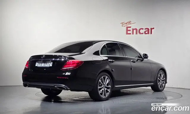 Mercedes-Benz E-Class 2018 2.0 автомат (гидро), миниатюра 2 Mercedes-Benz E-Class 2018 2.0 автомат (гидро), миниатюра 2