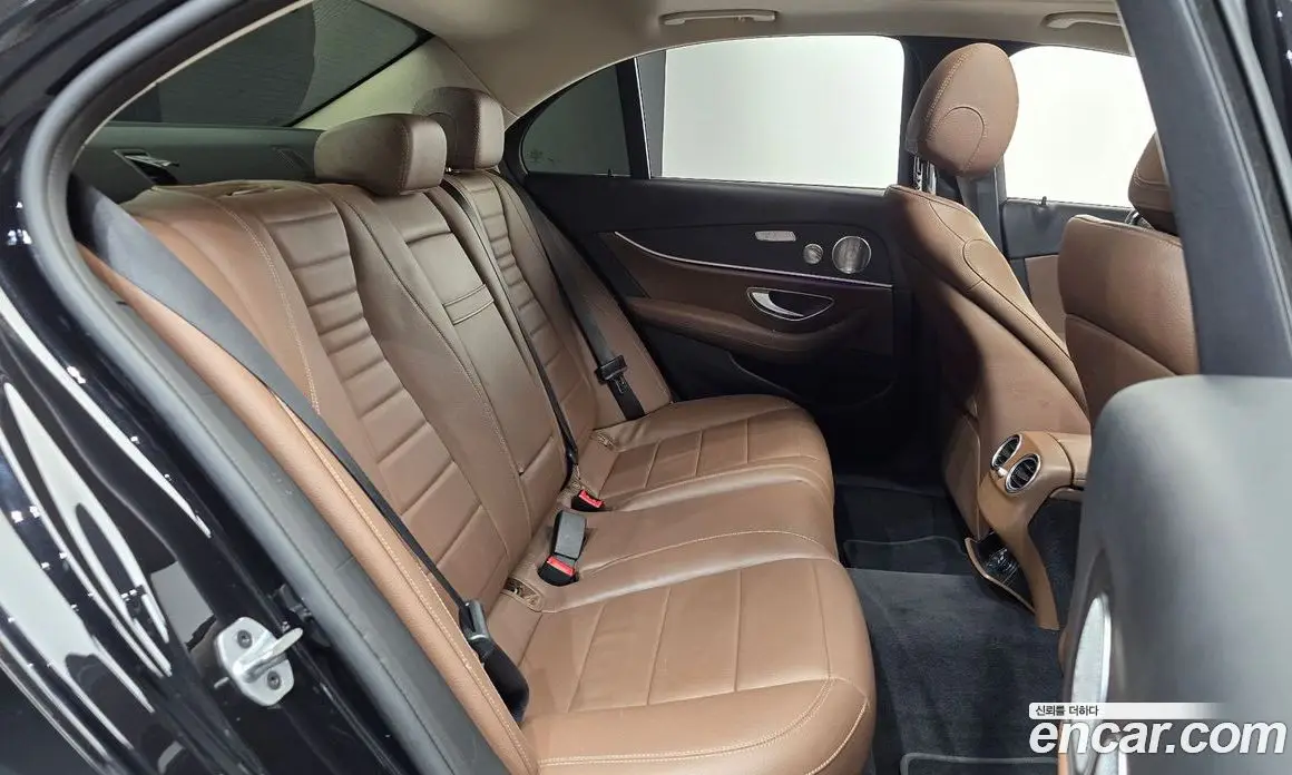 Mercedes-Benz E-Class 2018 2.0 автомат (гидро), фото 17 Mercedes-Benz E-Class 2018 2.0 автомат (гидро), фото 17
