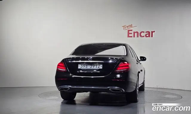 Mercedes-Benz E-Class 2018 2.0 автомат (гидро), миниатюра 4 Mercedes-Benz E-Class 2018 2.0 автомат (гидро), миниатюра 4
