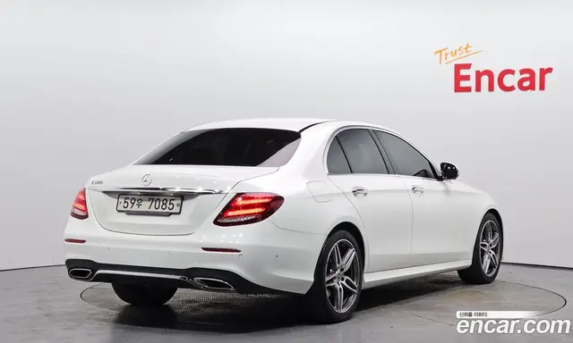 Mercedes-Benz E-Class 2019 2.0 автомат (гидро), миниатюра 2