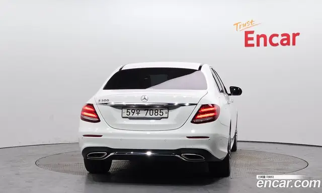 Mercedes-Benz E-Class 2019 2.0 автомат (гидро), миниатюра 4