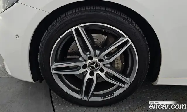 Mercedes-Benz E-Class 2019 2.0 автомат (гидро), миниатюра 5