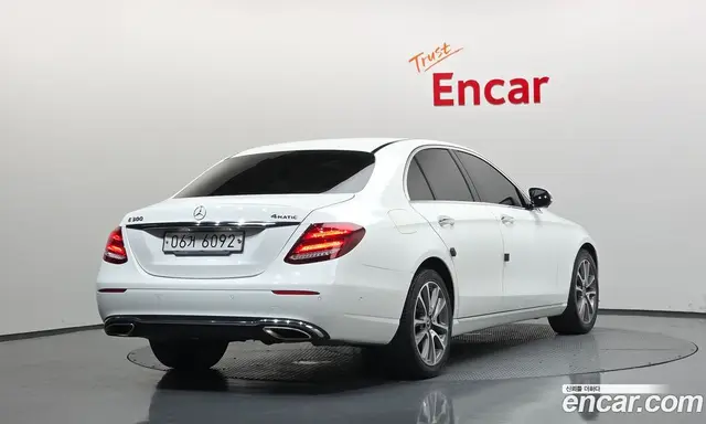 Mercedes-Benz E-Class 2019 2.0 автомат (гидро), миниатюра 2