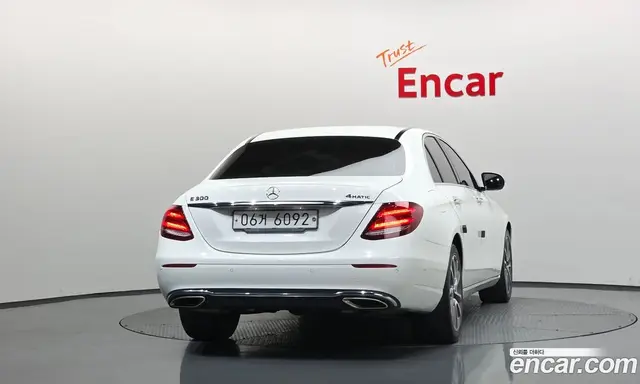 Mercedes-Benz E-Class 2019 2.0 автомат (гидро), миниатюра 4