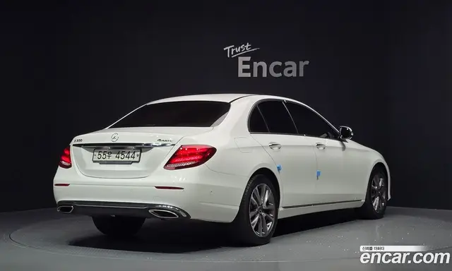 Mercedes-Benz E-Class 2019 2.0 автомат (гидро), миниатюра 2