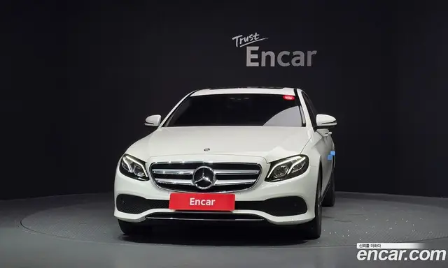 Mercedes-Benz E-Class 2019 2.0 автомат (гидро), миниатюра 3