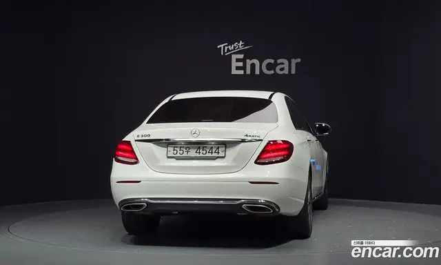 Mercedes-Benz E-Class 2019 2.0 автомат (гидро), миниатюра 4