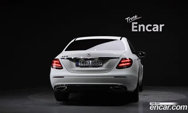 Mercedes-Benz E-Class 2020 2.0 автомат (гидро), миниатюра 3
