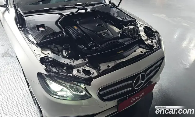 Mercedes-Benz E-Class 2020 2.0 автомат (гидро), миниатюра 5