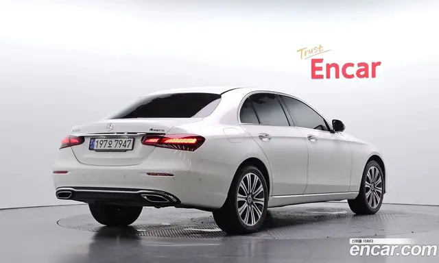 Mercedes-Benz E-Class 2023 2.0 автомат (гидро), миниатюра 2