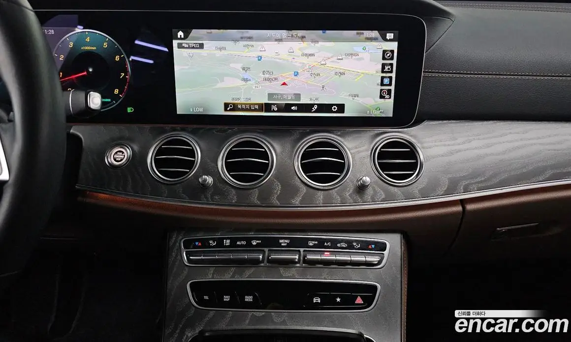 Mercedes-Benz E-Class 2023 2.0 автомат (гидро), фото 12