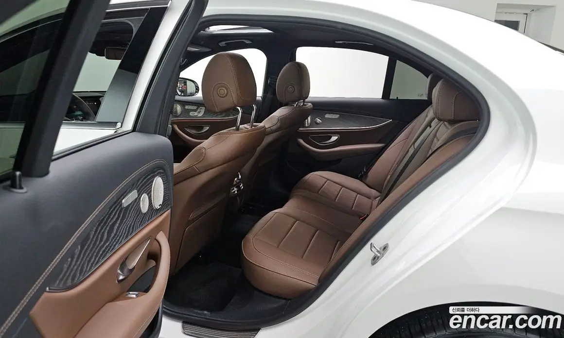 Mercedes-Benz E-Class 2023 2.0 автомат (гидро), фото 19