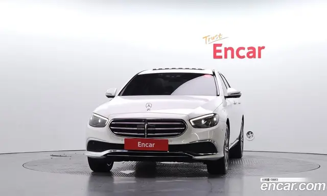 Mercedes-Benz E-Class 2023 2.0 автомат (гидро), миниатюра 3