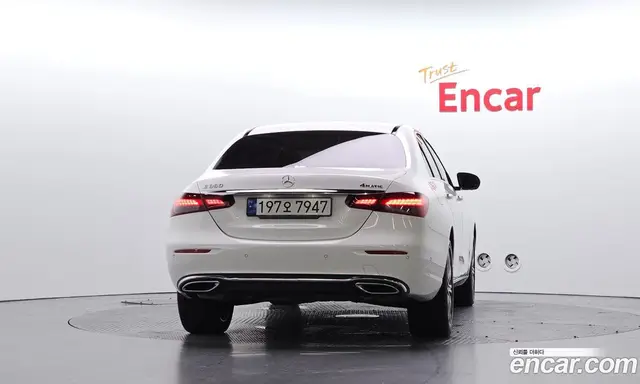 Mercedes-Benz E-Class 2023 2.0 автомат (гидро), миниатюра 4