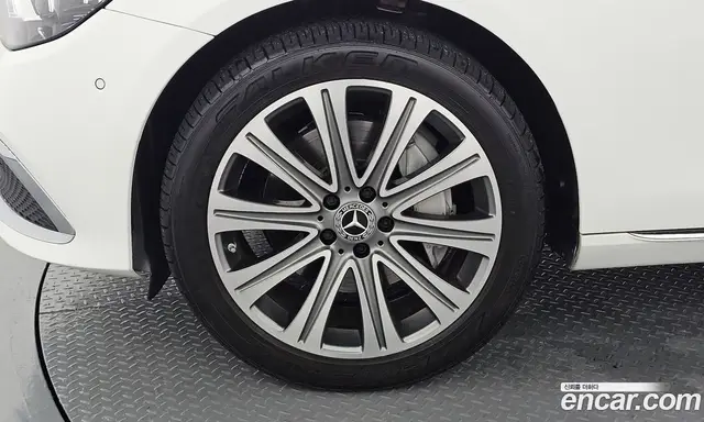 Mercedes-Benz E-Class 2023 2.0 автомат (гидро), миниатюра 5