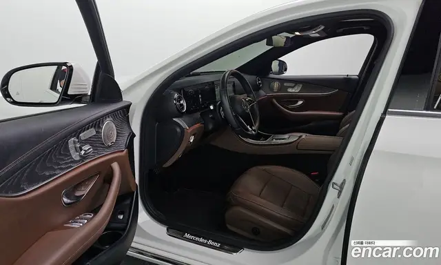 Mercedes-Benz E-Class 2023 2.0 автомат (гидро), миниатюра 10
