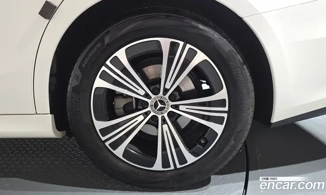 Mercedes-Benz E-Class 2025 2.0 автомат (гидро), миниатюра 6