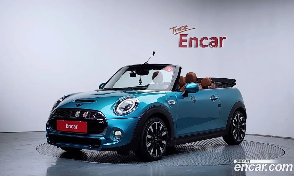 Mini Cooper Convertible 2018 2.0 автомат (гидро), фото 1 Mini Cooper Convertible 2018 2.0 автомат (гидро), фото 1