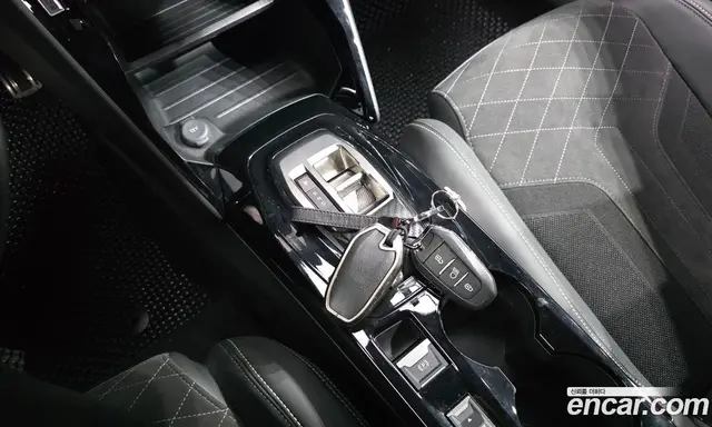 Peugeot 2008 2023 0.1 автомат (гидро), миниатюра 11