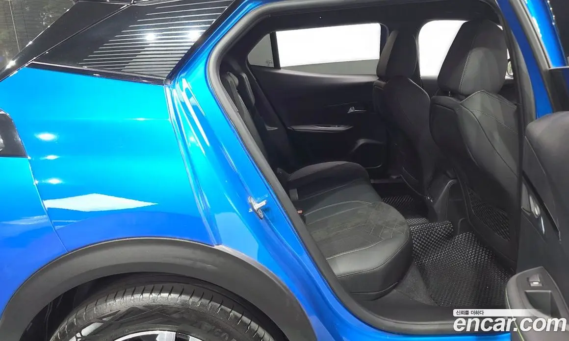 Peugeot 2008 2023 0.1 автомат (гидро), фото 16