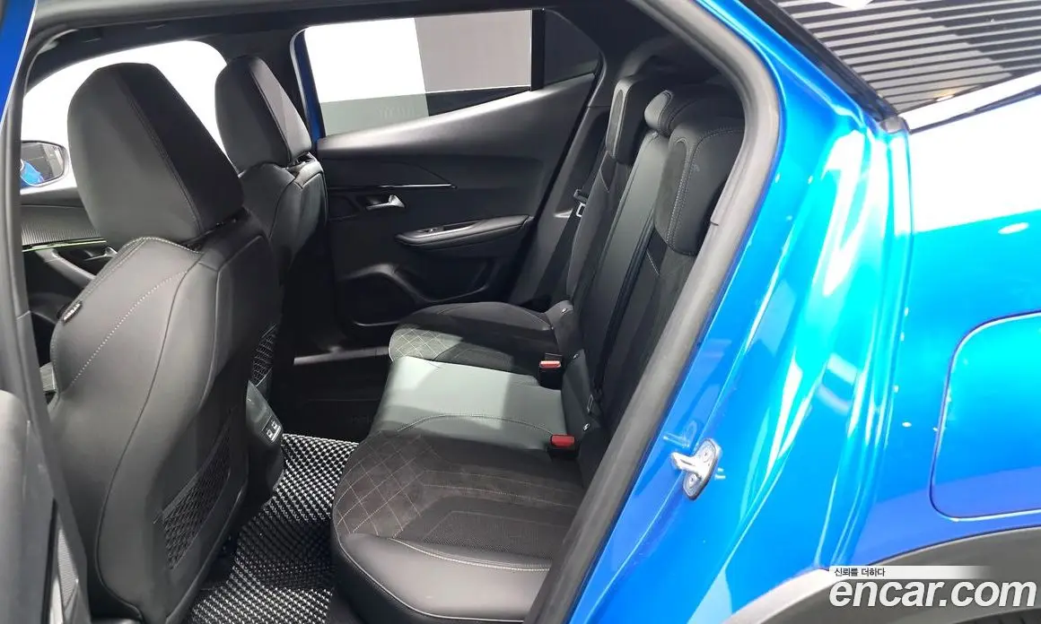 Peugeot 2008 2023 0.1 автомат (гидро), фото 17