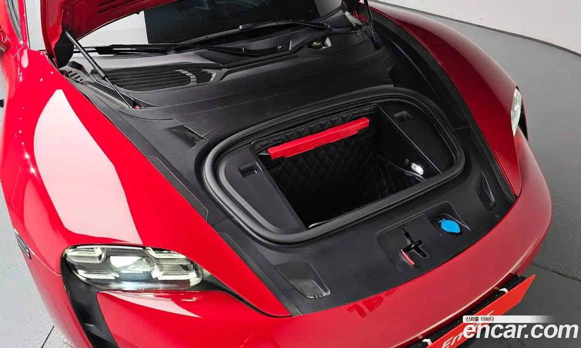 Porsche Taycan 2021 0.1 автомат (гидро), фото 5