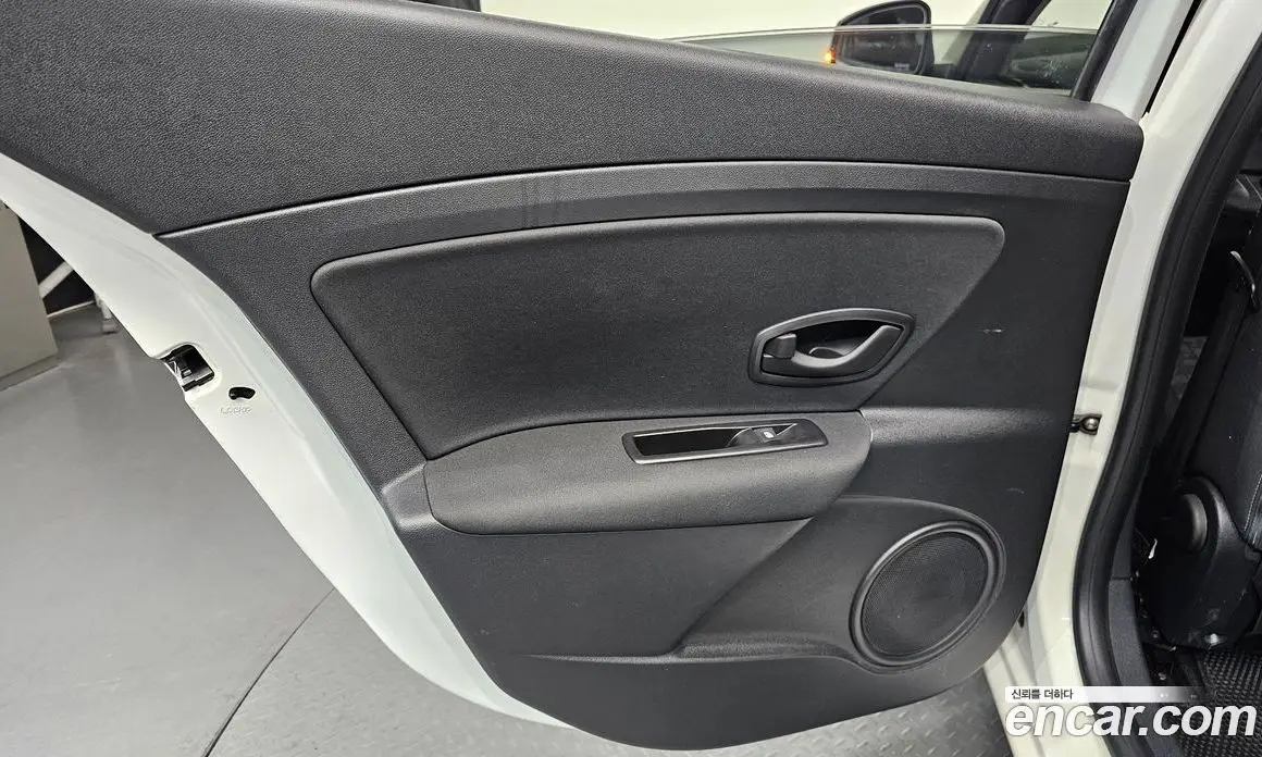 Renault (Samsung) SM3 2015 1.6 автомат (гидро), фото 15 Renault (Samsung) SM3 2015 1.6 автомат (гидро), фото 15