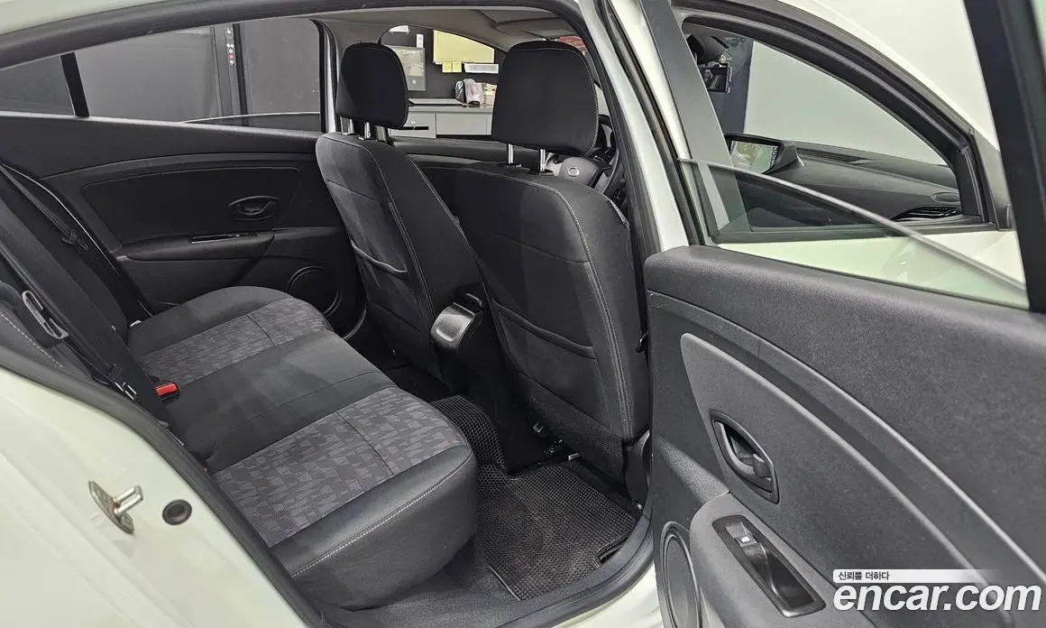 Renault (Samsung) SM3 2015 1.6 автомат (гидро), фото 17 Renault (Samsung) SM3 2015 1.6 автомат (гидро), фото 17
