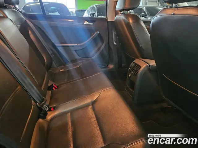Volkswagen Jetta 2013 1.6 автомат (гидро), миниатюра 11