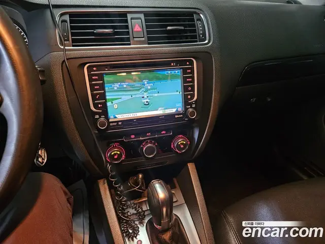 Volkswagen Jetta 2013 1.6 автомат (гидро), миниатюра 6