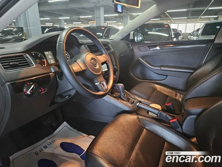 Volkswagen Jetta 2013 1.6 автомат (гидро), фото 9