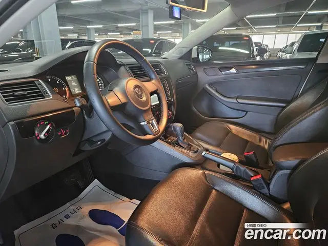 Volkswagen Jetta 2013 1.6 автомат (гидро), миниатюра 9