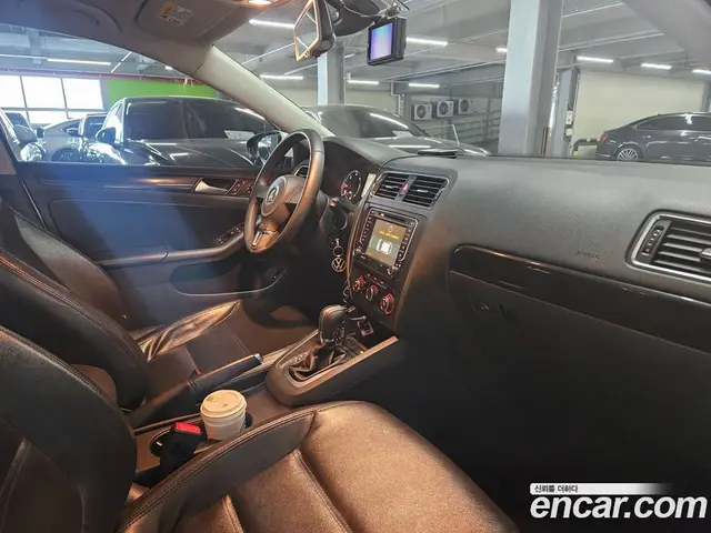 Volkswagen Jetta 2013 1.6 автомат (гидро), миниатюра 10