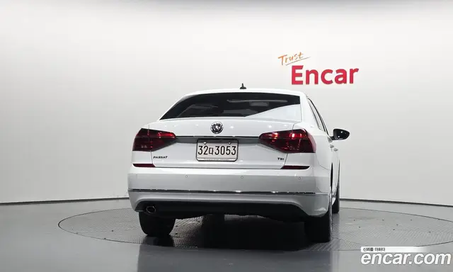 Volkswagen Passat 2018 2.0 автомат (гидро), миниатюра 4